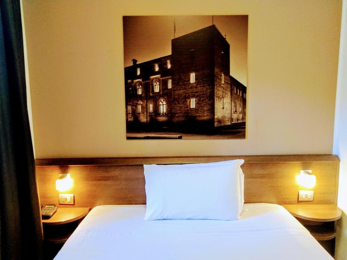 Nuovo Albergo Italia Abbiategrasso Exteriör bild