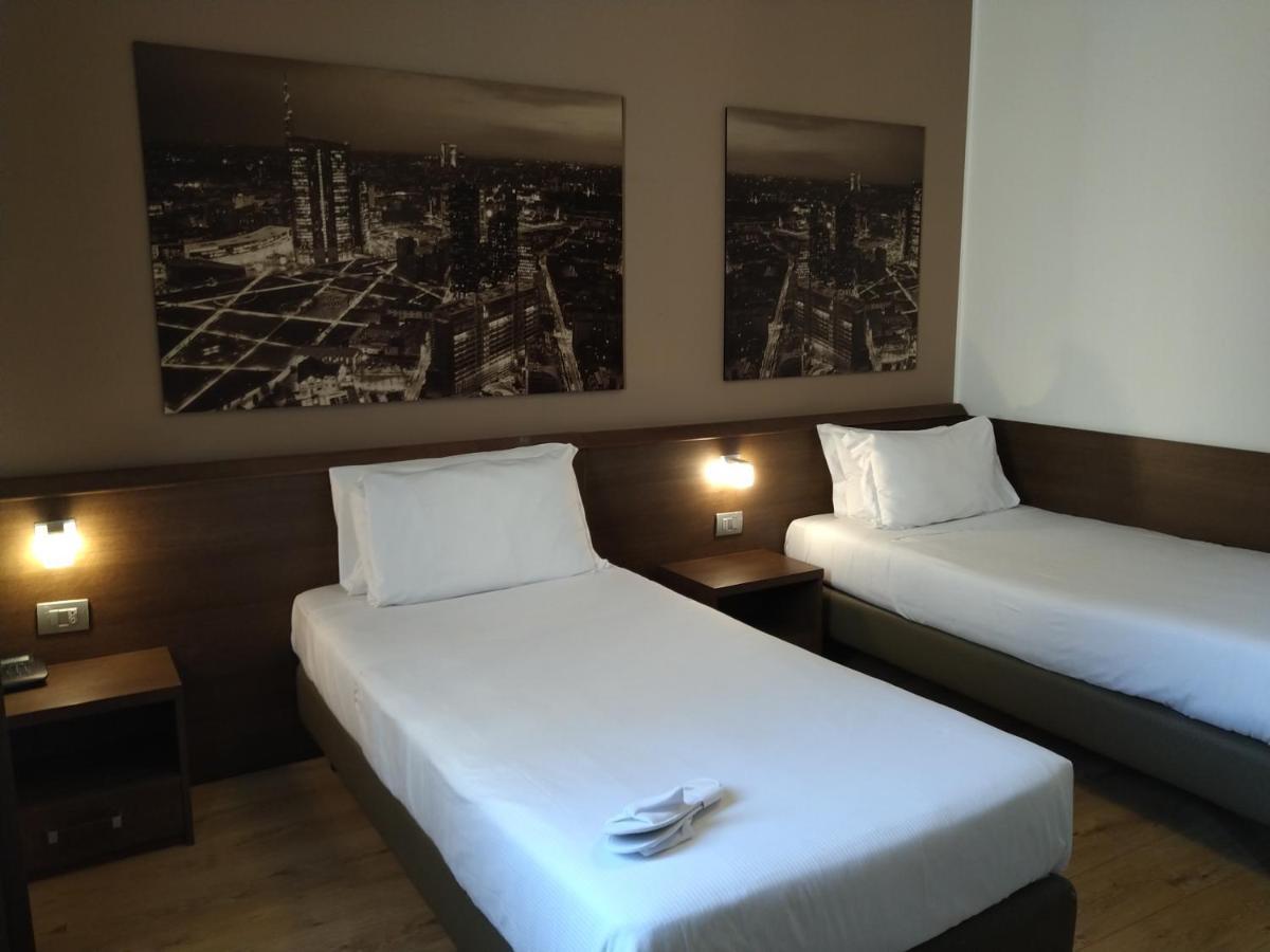 Nuovo Albergo Italia Abbiategrasso Exteriör bild
