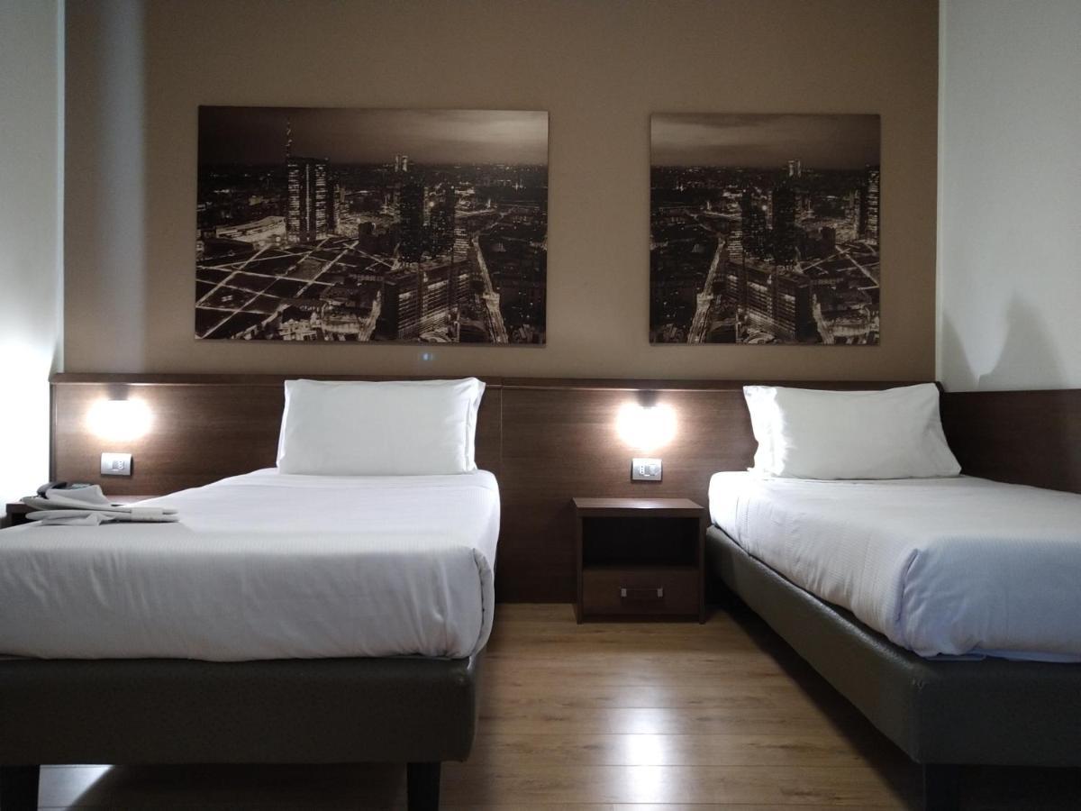 Nuovo Albergo Italia Abbiategrasso Exteriör bild